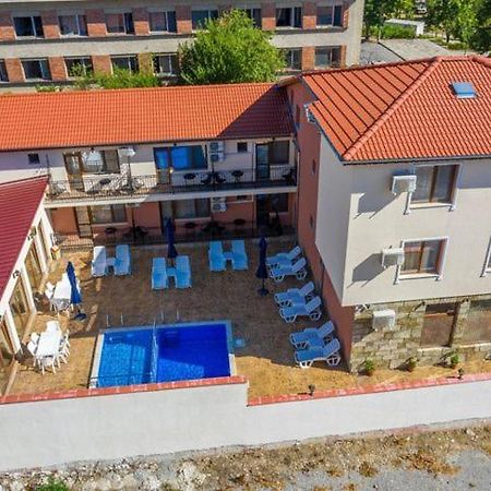 Family Hotel Preslav Ngoại thất bức ảnh